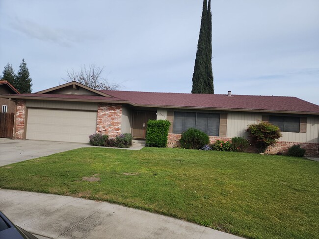 Primary Photo - 3 Bedroom, 2 Bathrooms, 2 Car Garage, Den/...