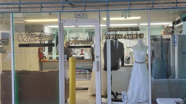 Building Photo - 7601 E Treasure Dr