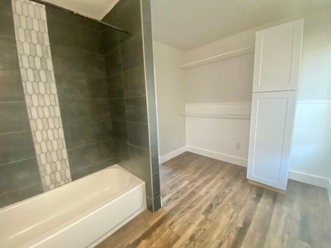 Building Photo - Now Available for 3/2 home near Maxey Park and Covenant Hospital