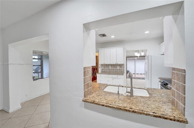 Building Photo - 5708 Mulberry Dr