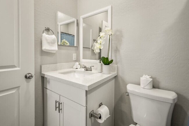 Building Photo - 6606 W Paradise Ln