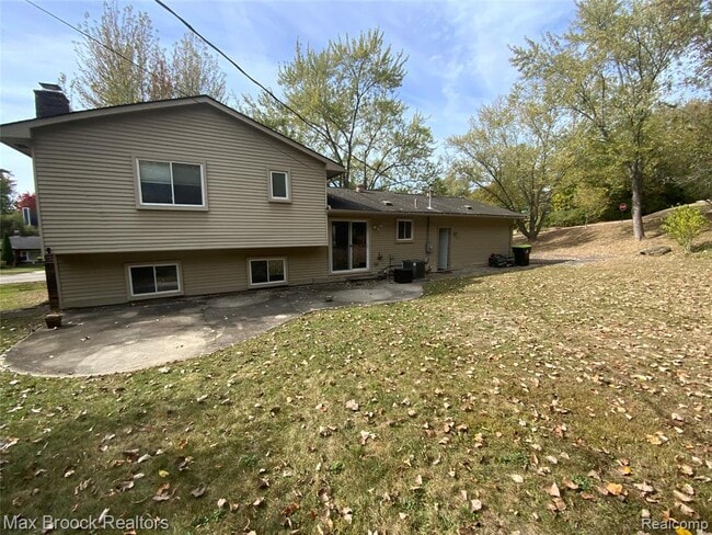 Building Photo - 5715 Sunnycrest Dr