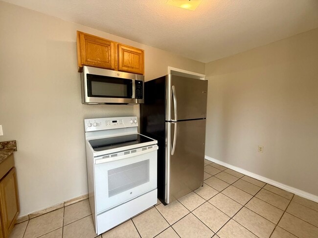 Building Photo - 204 N 16th Ave