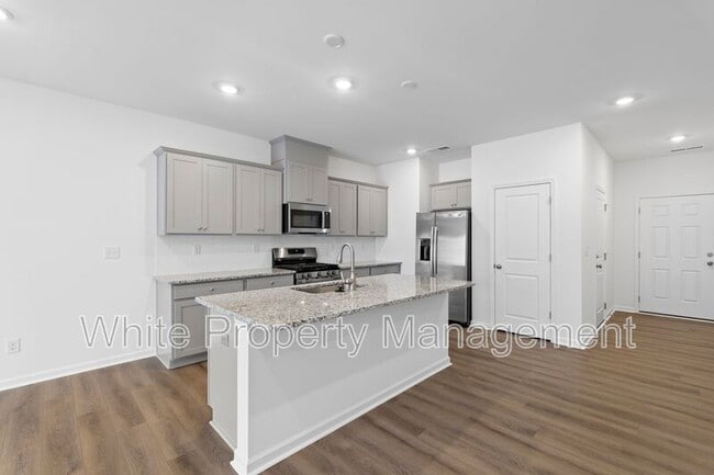 Building Photo - 745 Lock Haven Dr NW