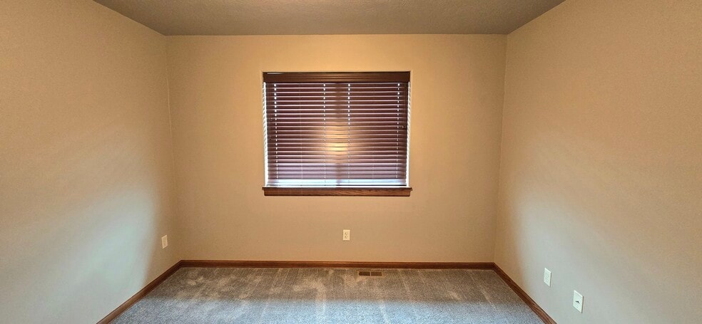 Bed 1, View 4 - 8413 W 53rd St