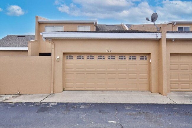 Building Photo - Charming 3/2.5 Spacious Townhome with a 2 ...