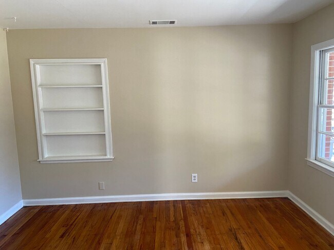 Building Photo - 5 Bedroom / 2 Bathroom Home for Rent in Columbus, GA 31906