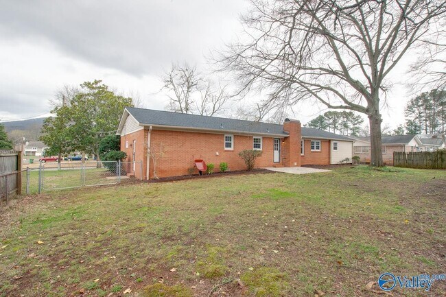 Building Photo - 9802 Dolphin Dr