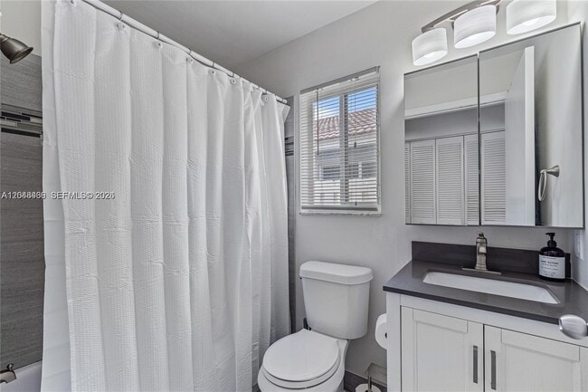 Building Photo - 1356 Presidio Dr