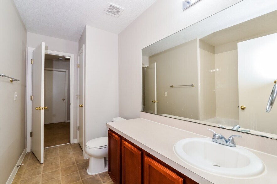 Building Photo - 1176 Stoneham Dr