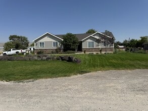 Building Photo - 890 W 110 S