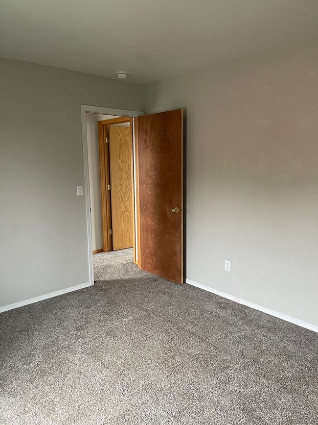 Building Photo - 803 Homerun Dr