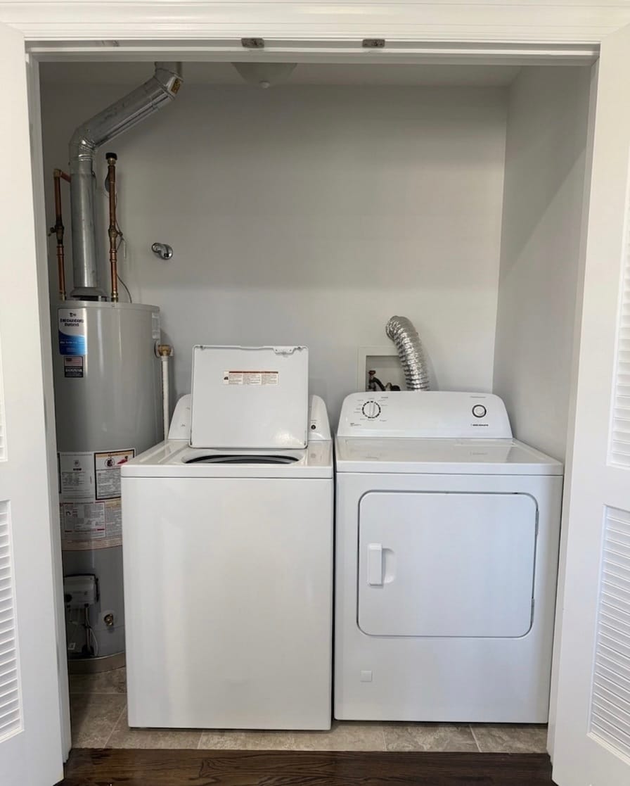 Building Photo - 61 Chestnut St