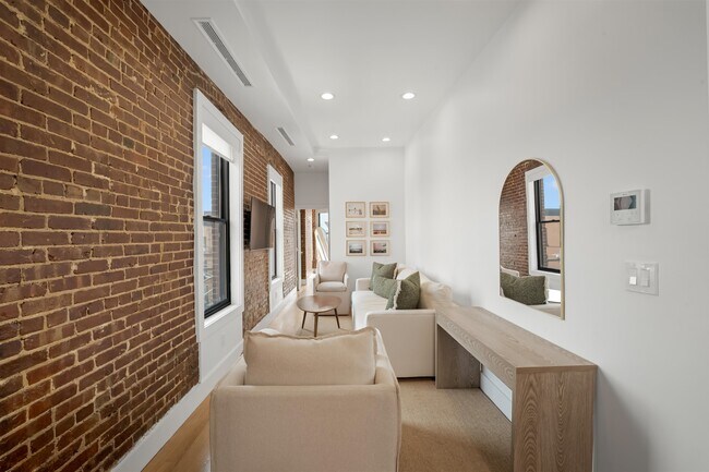 Building Photo - 232 Willow Ave