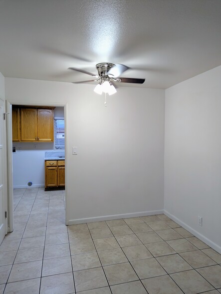 Dining Area - 210 S Bushnell Ave