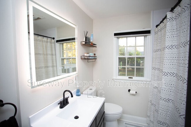 Building Photo - 403 University Blvd