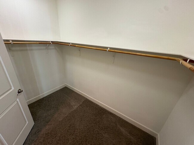 Building Photo - Spacious 4 Bed 3 Bath Tracy Home