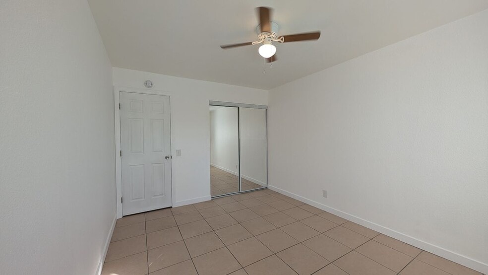 Building Photo - 1422 Peckham St