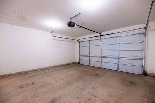 Building Photo - Beautiful 3Bed/2.5Bath Townhome located in Kernersville at Welden Village