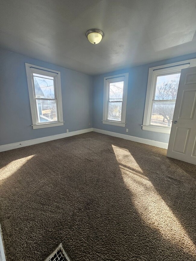 Building Photo - There is a $25 fee per application and eve...