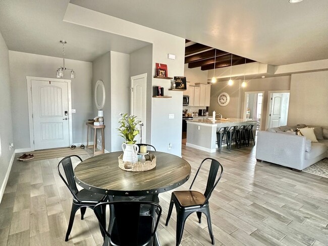 Building Photo - 1077 El Nido Dr