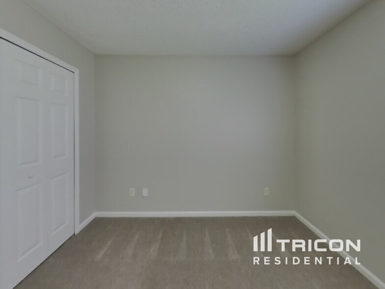 Building Photo - 2640 Glenhaven Dr