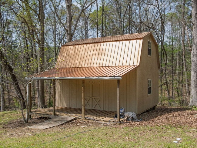 Building Photo - 102 McCall St