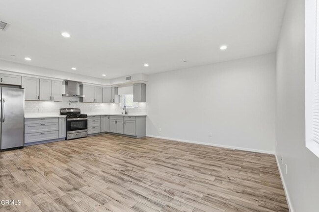 Building Photo - 6721 1/2 Vineland Avenue Unit