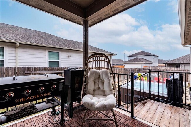 Building Photo - 122 Fairmeadow Downs Dr