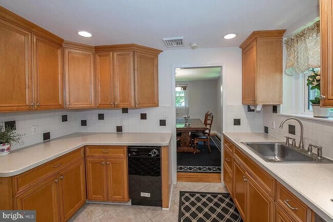 Building Photo - 412 Grange Rd