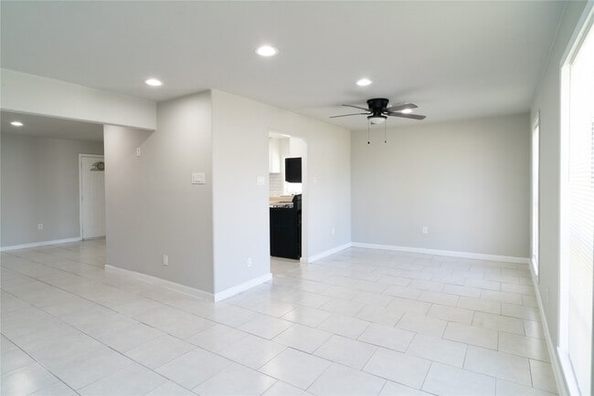 Building Photo - 11623 Rowan Ln