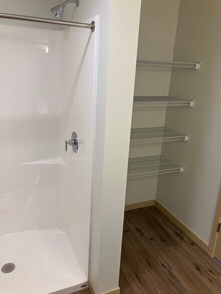 Building Photo - 435 Century Pl