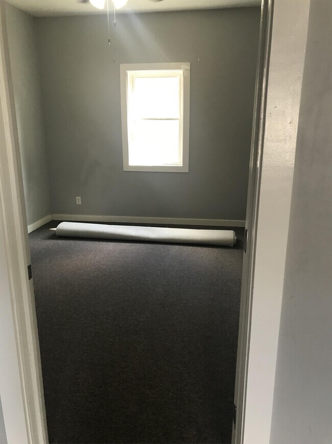 Building Photo - 1122 S 9th St