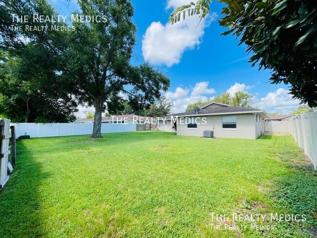 Building Photo - 637 Parkwood Ave