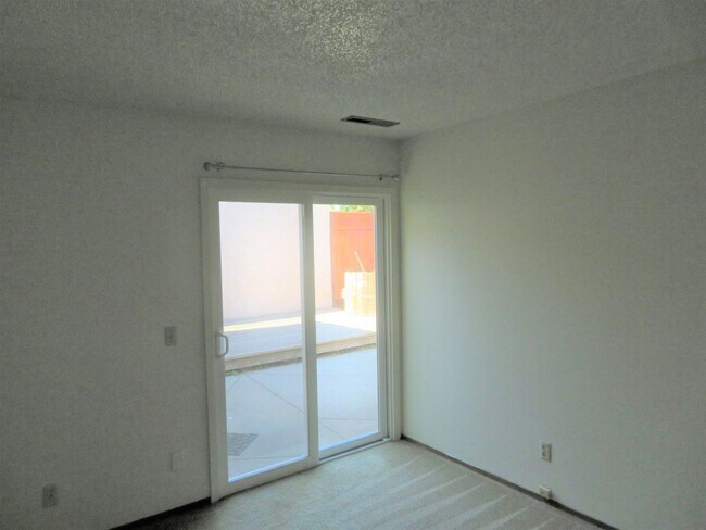 Building Photo - Prime Westside Location! Close to UCSC & B...