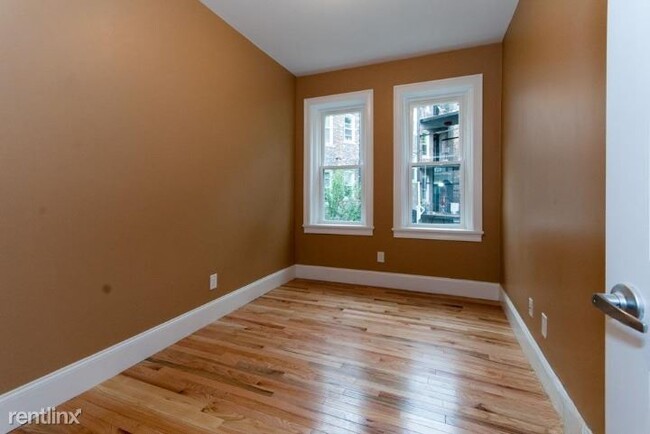 Building Photo - 5 br, 2 bath Triplex - 6 Lothian Rd 2