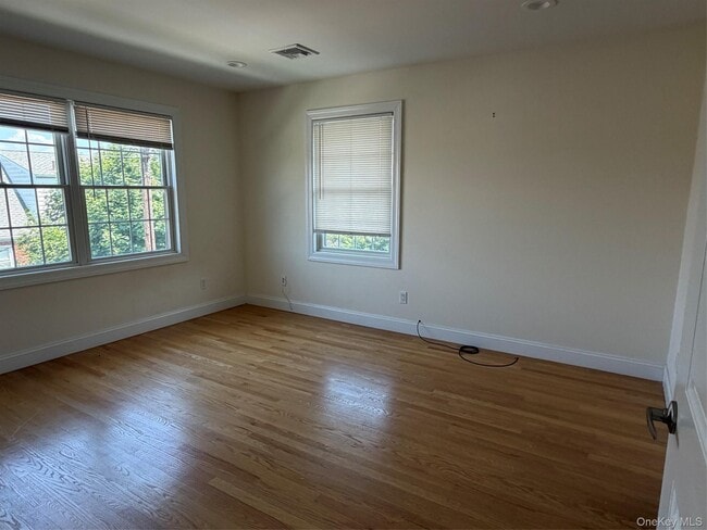 Building Photo - 621 E Olive St
