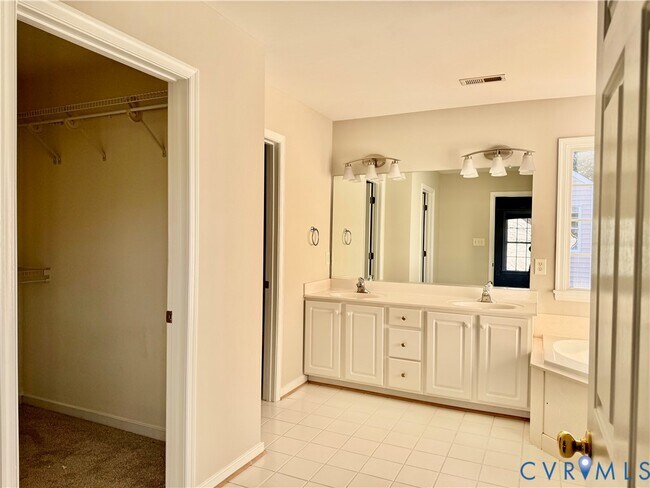 Building Photo - 11800 Autumnwood Ct