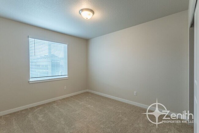 Building Photo - 124 S 88th Dr