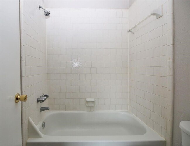 Building Photo - 13611 Ravensway Dr