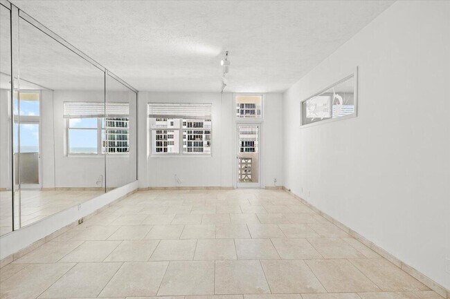 Building Photo - 4250 Galt Ocean Dr