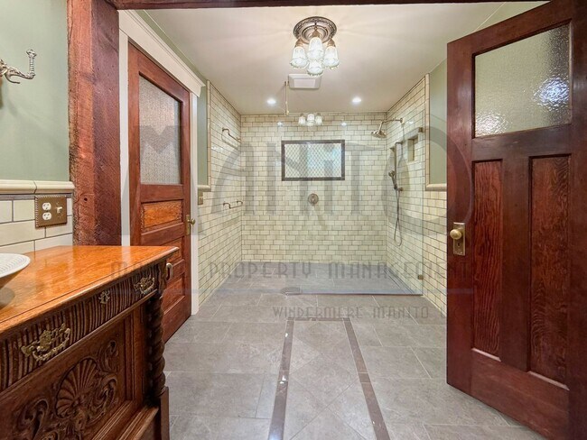 Building Photo - **COMING SOON** South Hill Swank