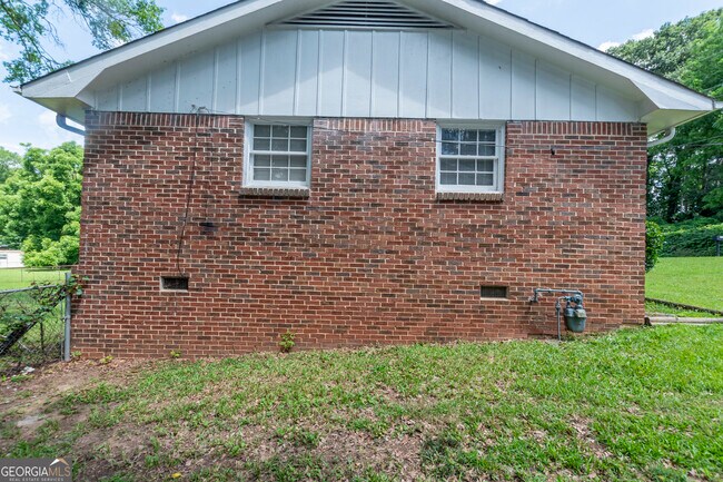 Building Photo - 211 Williamson Mill Rd