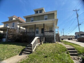 Building Photo - Large Home near Bradley University