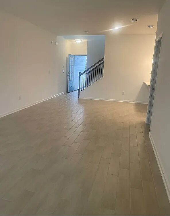 Building Photo - 563 Cherry Elm Dr
