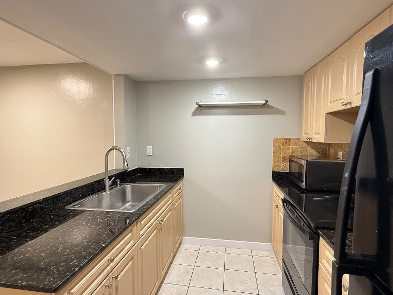 Building Photo - 8570 NW 3rd Ln