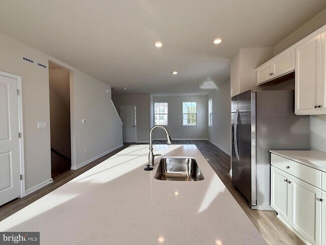 Building Photo - 209 Independence Ct