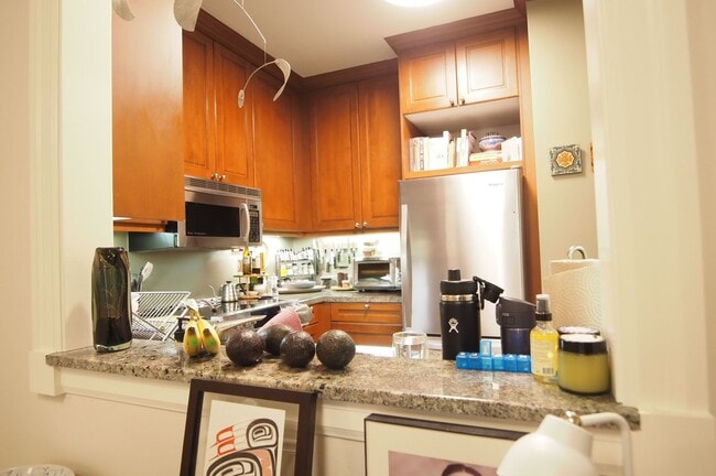 Building Photo - Cozy and spacious 3br condo in Presidio Heights