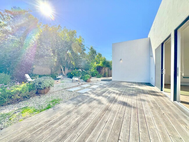 Building Photo - Beautiful Zen inspired modern 3 Bed + 3 Bath House + Garage + Private Yard