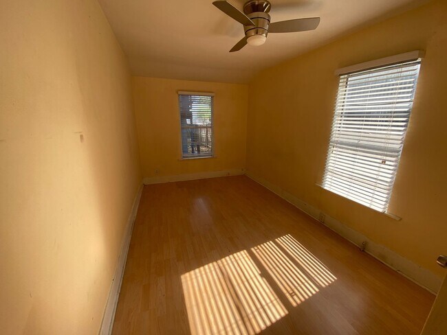 Building Photo - Charming & Updated 3 BR / 2 BA House Downtown & Walking Distance to the University of TX / Wood F...